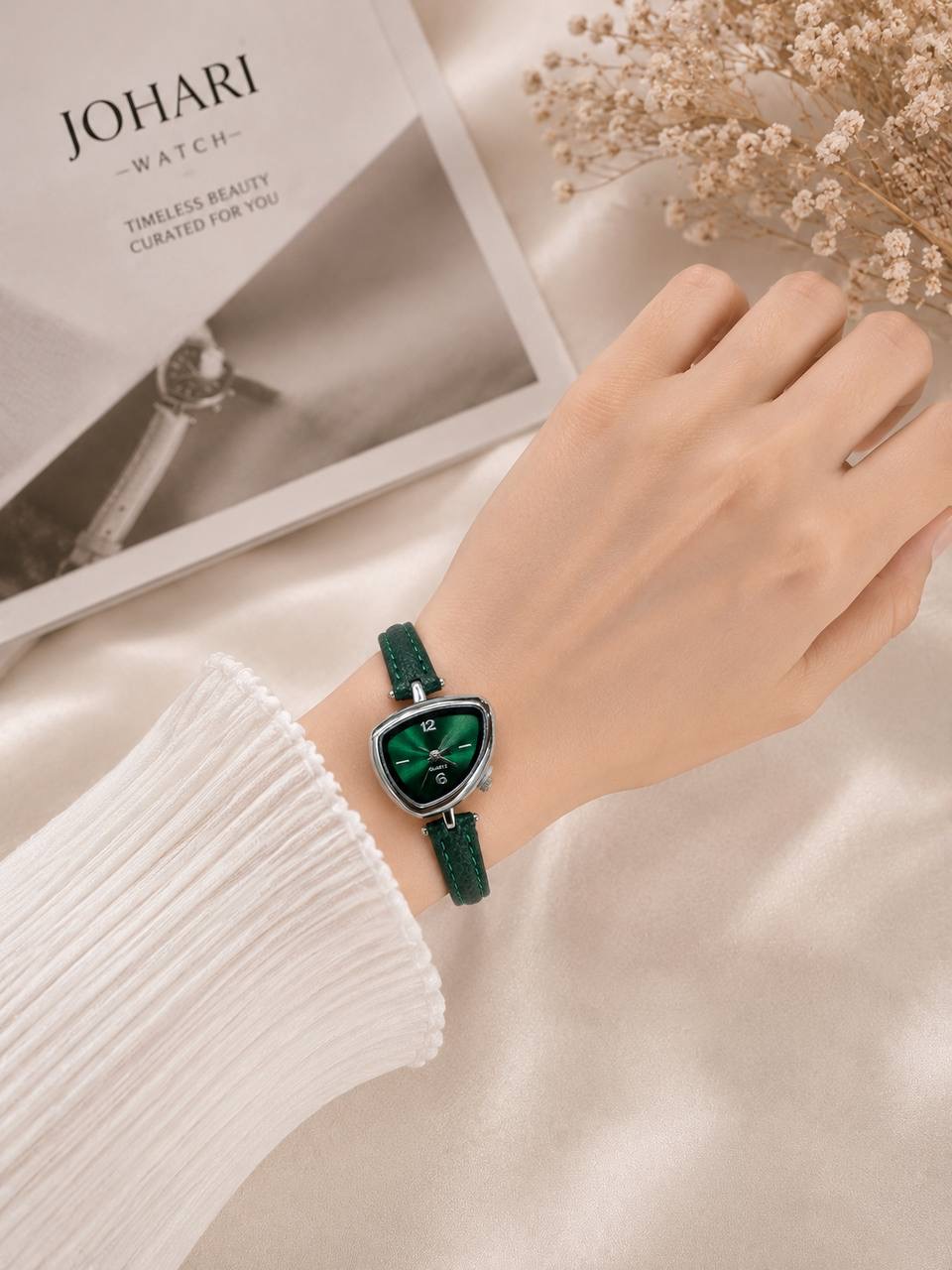 ساعت مینیمال دفرمه چرمی